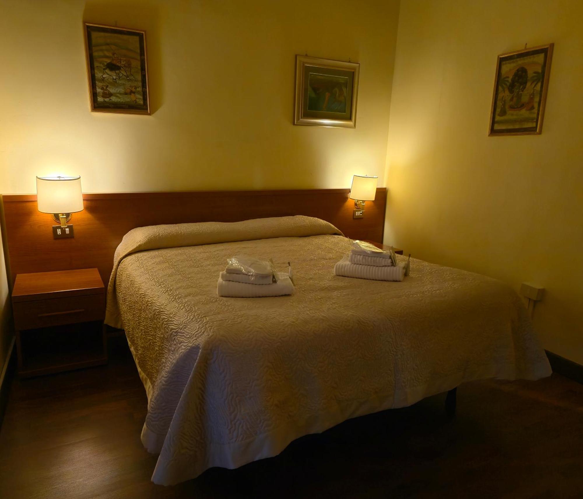 Hotel Azzurra Roma Esterno foto